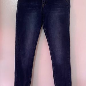 Wanna betta but skinny woman jeans